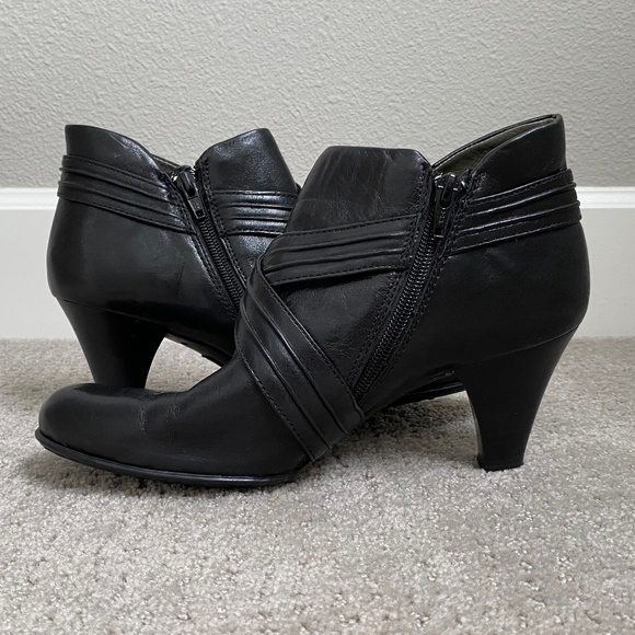 Born Crown Black Ankle Boots US Size 9M Black Leather Excellent Used Condition - Picture 2 of 9